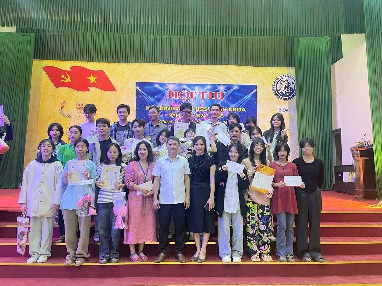 KHOA NGHỆ THUẬT TRƯỜNG CAO ĐẲNG YÊN BÁI ĐÃ TỔ CHỨC THÀNH CÔNG HỘI THI TAY NGHỀ HSSV CẤP KHOA NĂM HỌC 2024-2025