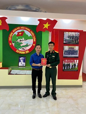 Đoàn TNCS Hồ Chí Minh trường Cao đẳng Yên Bái tổ chức tham quan Nhà truyền thống Sư đoàn 355, Quân khu II nhân Kỷ niệm 94 năm Ngày thành lập Đoàn TNCS Hồ Chí Minh (26/3/1931 - 26/3/2025).